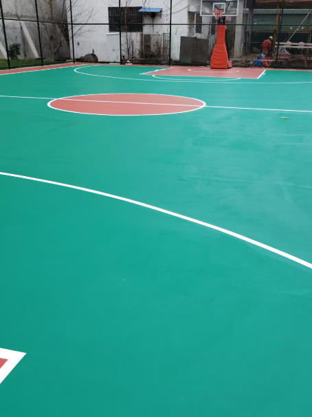 琼结 球场长期使用易出现地面开裂